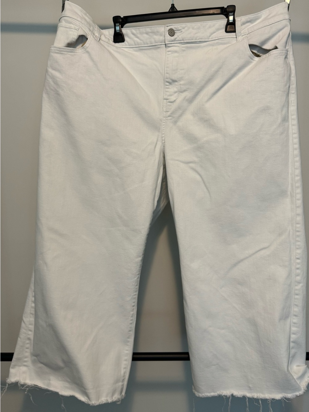 Wide-Leg White Cropped Jean with Raw Hem
